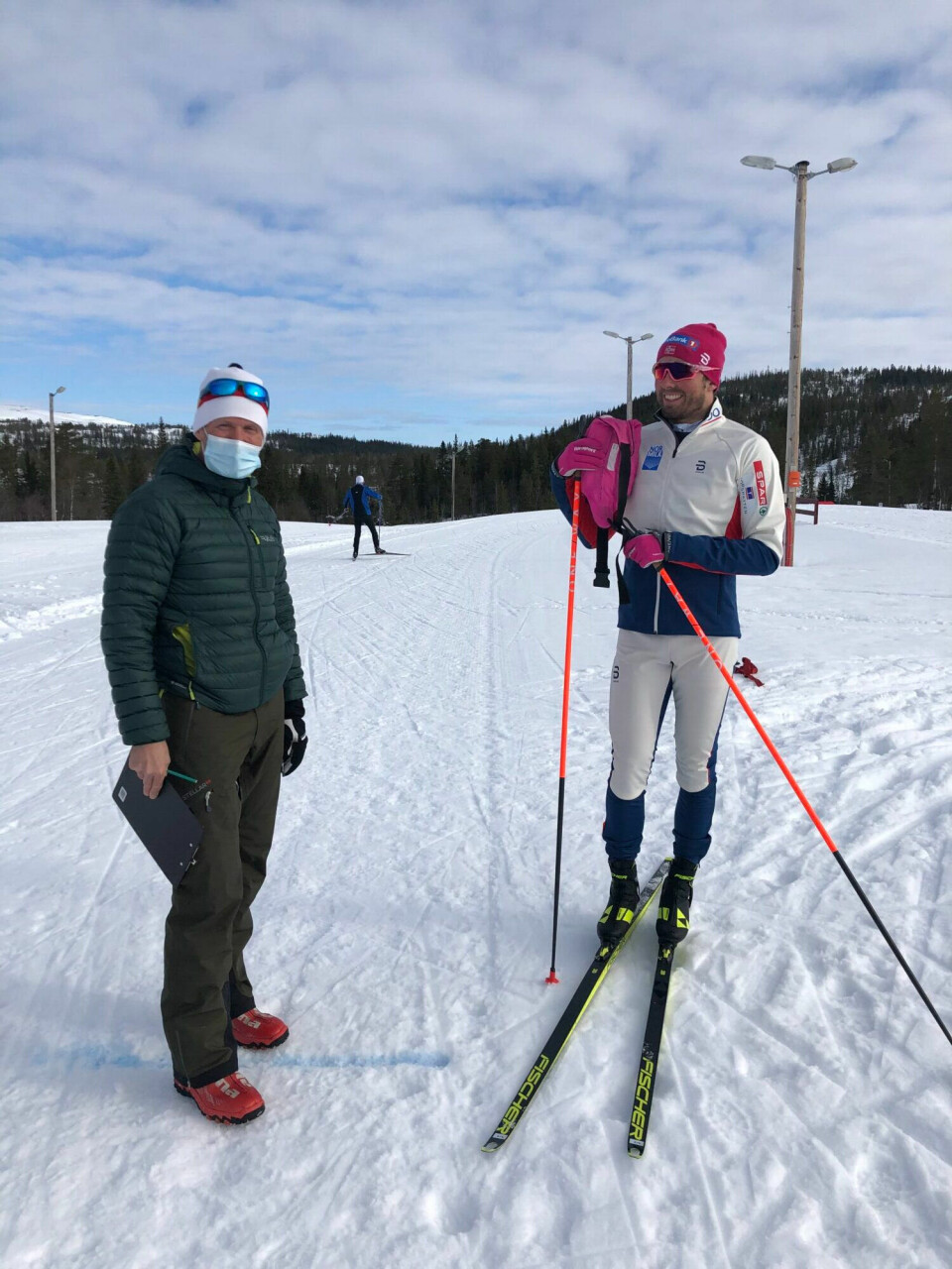 Cross-country skier Emil Iversen and Per Øyvind Torvik, head of sports education in Meråker, working with the researchers at NTNU and SINTEF. Here they are in Meråker on day two of the study.
