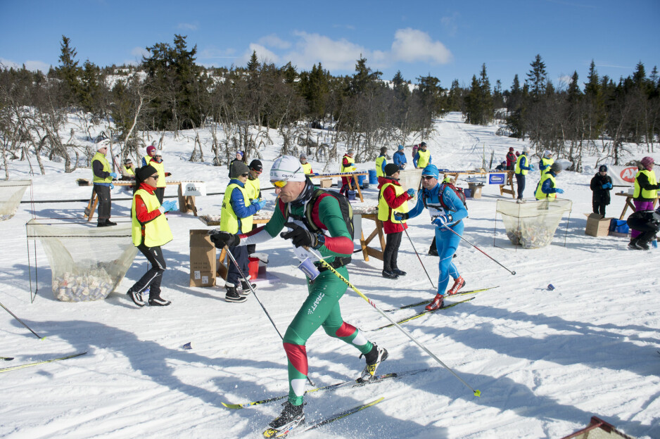 Forsker Erik P. Andersson tror at mange vil kunne gå raskere diagonalgang med god festesmurning, enn stakende med blanke ski. Her fra Birkebeinerrennet i 2016.