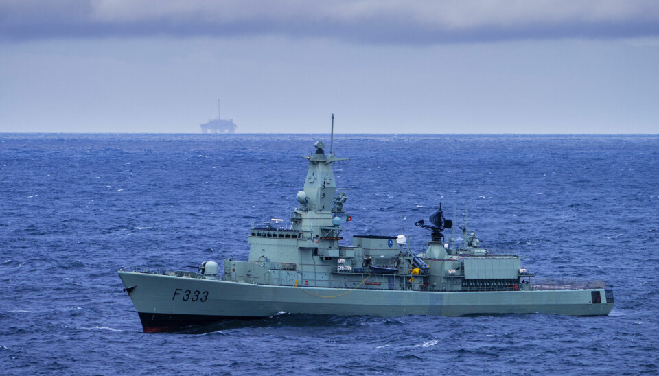 Marinefartøy fra Nato i Nordsjøen passer på Norges oljeinstallasjoner under et forhøyet trusselnivå på grunn av Russlands krigføring i Ukraina. I en ny analyse Forsvarets forskningsinstitutt går det fram at Forsvaret mangler tilstrekkelig med kapasitet på flere områder.