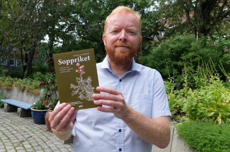 Håvard Kauserud har skrevet boka «Soppriket – historien om hvordan soppene erobret jorda». Der forteller han om hvordan ulike sopparter har inntatt hver krik og krok av naturen.