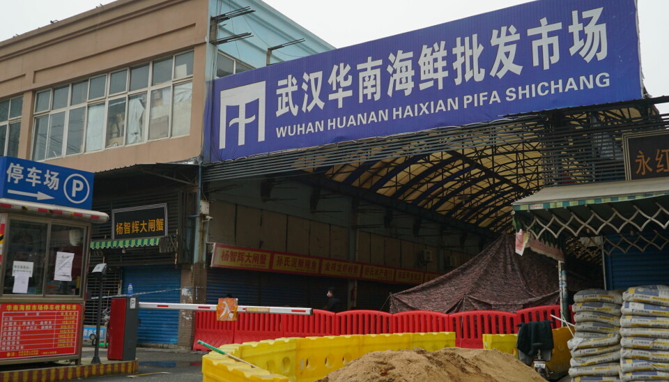Et marked i Wuhan som var stengt for offentligheten i januar 2020. Slike markeder har lenge vært mistenkt som arnestedet for covid-19, på grunn av den tette kontakten mellom levende dyr og mennesker.