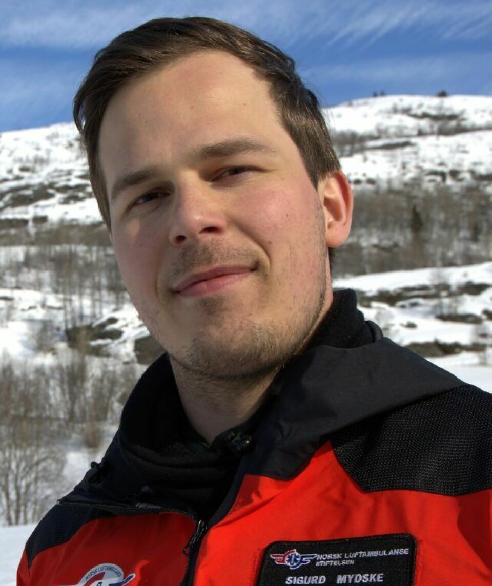 Lege Sigurd Mydske i Stiftelsen Norsk Luftambulanse forsker på fjellmedisin.