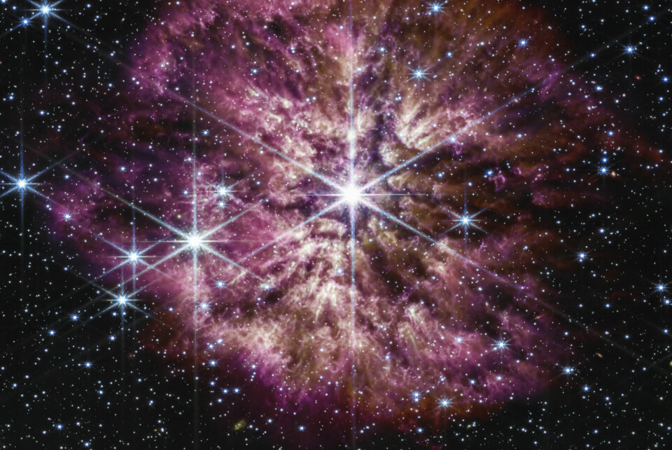 Dette bildet levert av NASA viser stjernen Wolf-Rayet 124, i midten, fanget av James Webb-romteleskopet i juni i fjor. Nylig oppdaget Webb-teleskopet de fire fjerneste galaksene som noen gang er observert.