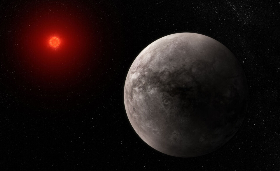Denne illustrasjonen levert av European Space Agency viser hvordan eksoplaneten TRAPPIST-1 b kan se ut. 27. mars i år opplyste forskere at Webb-romteleskopet ikke har funnet noen bevis for en atmosfære på denne innerste av de sju planetene på størrelse med jorden som kretser rundt den nærliggende stjernen, kalt Trappist.