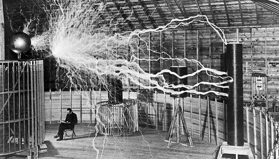 Når Nikola Tesla testet ut oppfinnelsene sine, var lyn og torden noe av det som fulgte med.