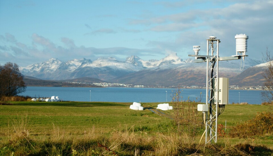 Utsikt fra NIBIO Tromsø mot Kvaløya. Forskningsstasjonen for landbruk og utmarksressurser som ligger på Holt på vestsida av Tromsøya, har i hundre år hatt stor betydning for utviklingen av det nordnorske landbruket