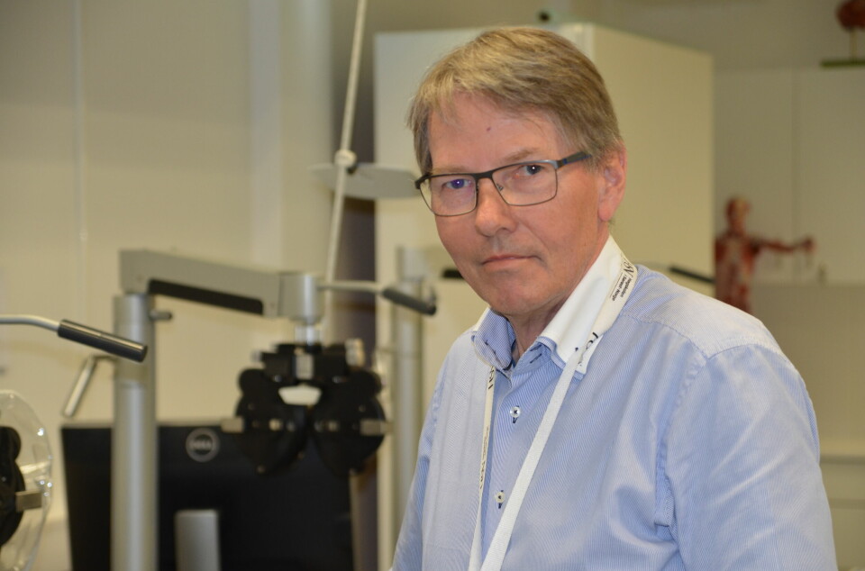 Det var mye lettere å klare seg uten briller før, forteller forsker Magne Helland.