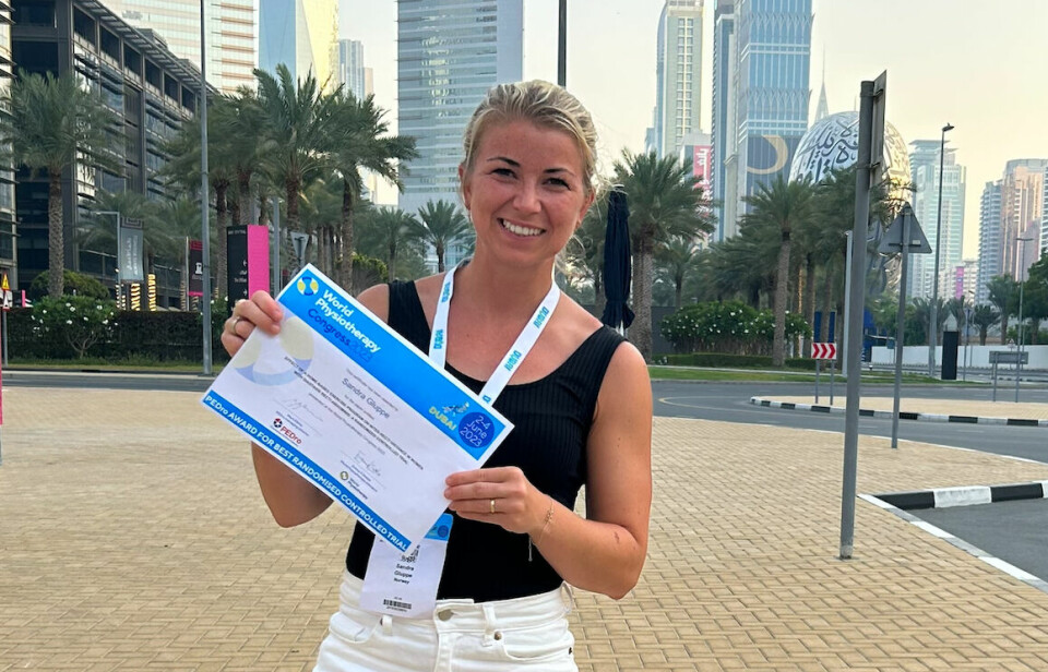 Forskar Sandra Gluppe fekk PEDro-prisen for forskinga si på verdskongressen for fysioterapi som nyleg blei heldt i Dubai.