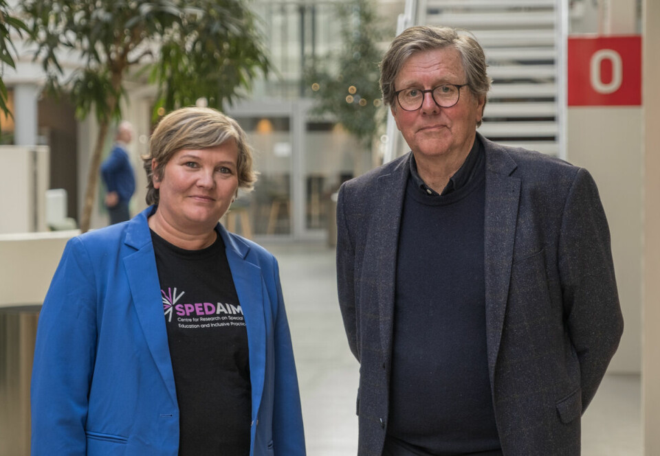Forskerne Peder Haug og Kathrin Olsen, førsteamanuensis i spesialpedagogikk ved Nord universitet snakker om inkludering i skolen.