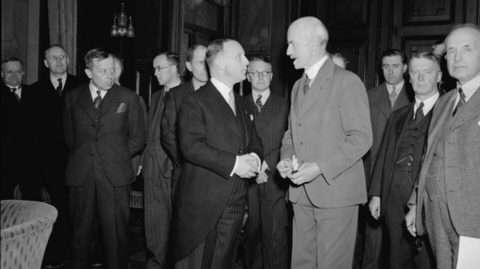 County Governor and leader of the Administrative Council Ingolf Elster Christensen together with Curt Bräuer (to the left) and Supreme Court Justice Paal Berg (to the right).