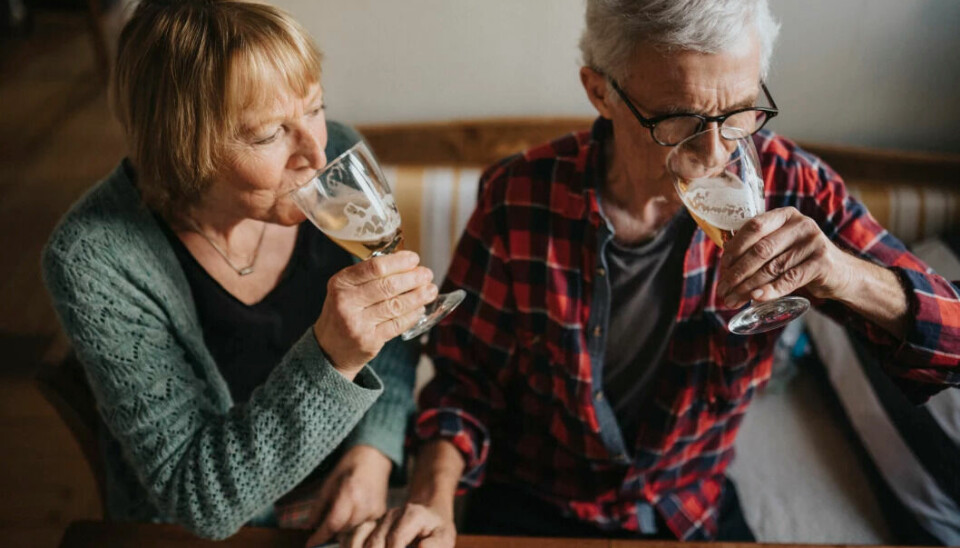 Research shows that alcohol is often associated with social engagement, gatherings and enjoyment of life in the elderly. However, many know too little about the risks of drinking alcohol, research shows.