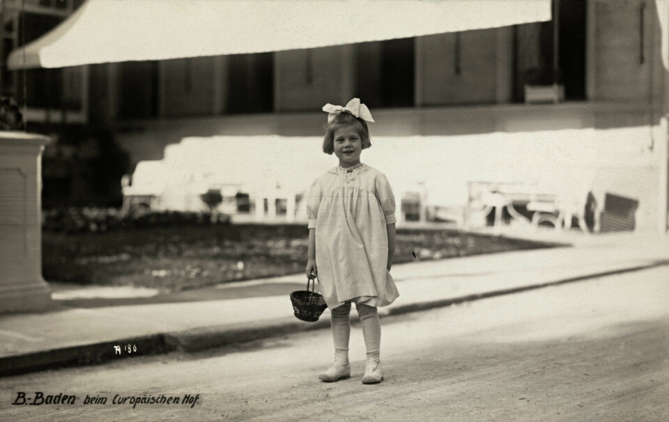 Ebba Haslund som barn i 1921, fotografert i Baden-Baden, Tyskland.