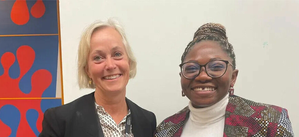 – Sammenligningen mellom pasienter i Sør-Afrika og Norge gjorde det mulig å undersøke blodprøver fra personer med ulik bakgrunn, sier forsker Bih Hycenta Chendi (til høyre). Her er hun sammen med professor Anne Ma Dyrhol-Riise.