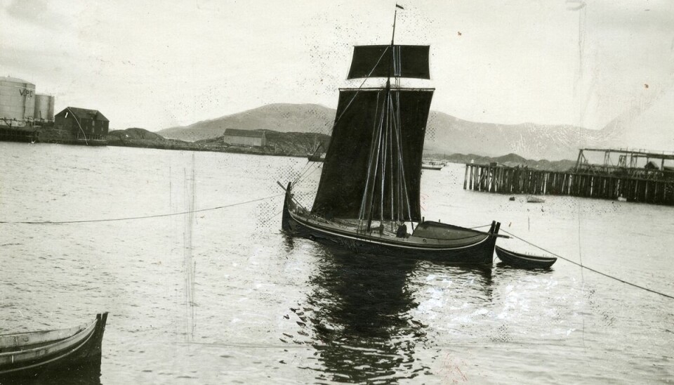 «Opreisningen» ble pusset opp før seilasen sørover. Her er den klar for turen i Sandnessjøen i 1927.