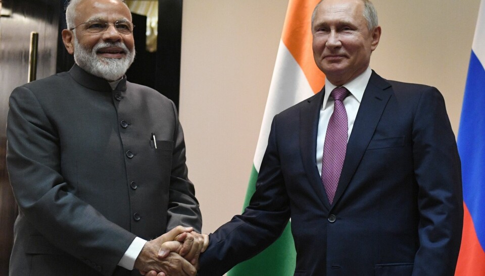 India, som er verdens tredje største importør av olje, tidoblet i fjor importen fra Russland. I juni møttes president Narendra Modi (t.v.) og president Vladimir Putin (t.h.) i Bisjkek i Usbekistan.