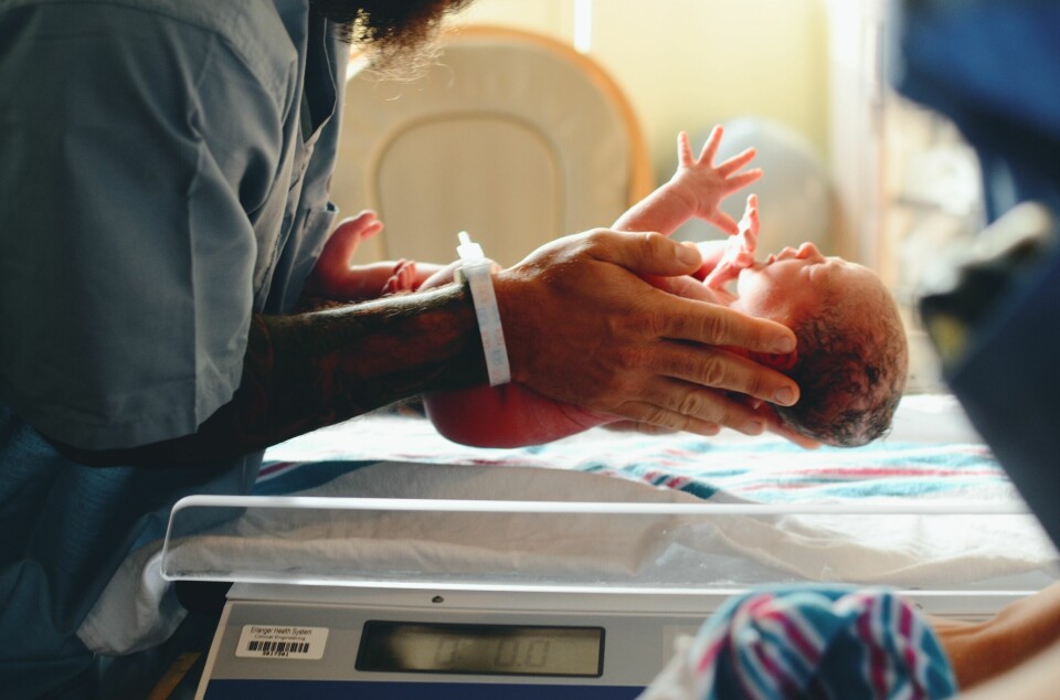 The newborn birth weight is an important indicator of both the child's immediate and long-term health. However, it can also provide information about the mother's long-term health.