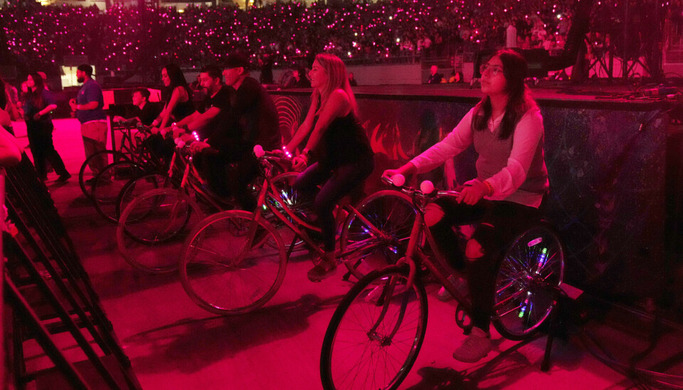 Sykler på en Coldplay-konsert. Her kan fansen sykle for å gi strøm til showet.