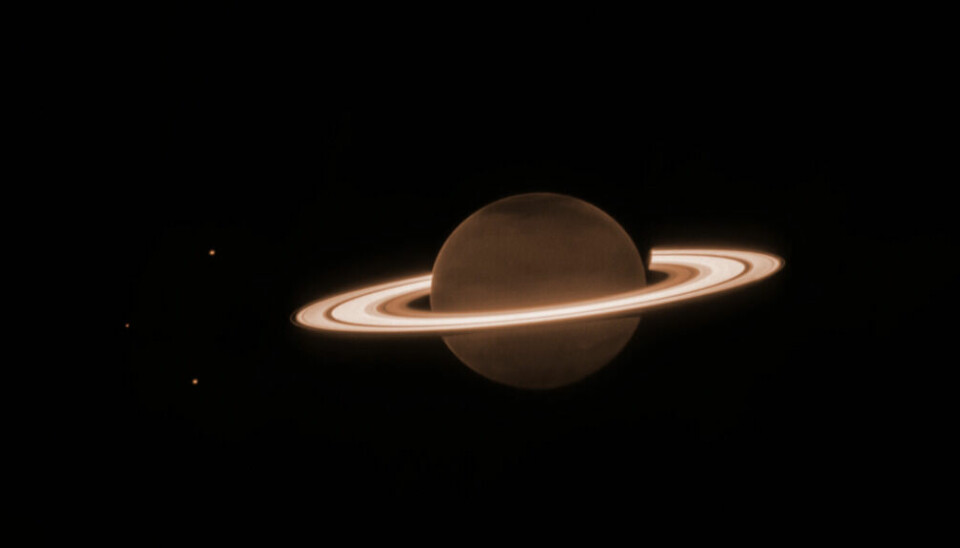 Her er et bilde James Webb-teleskopet har tatt av planeten Saturn, med sine karakteristiske ringer.