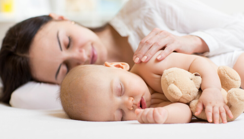 En ny studie viser et tydelig mønster mellom mødre og spedbarns søvnmønster.