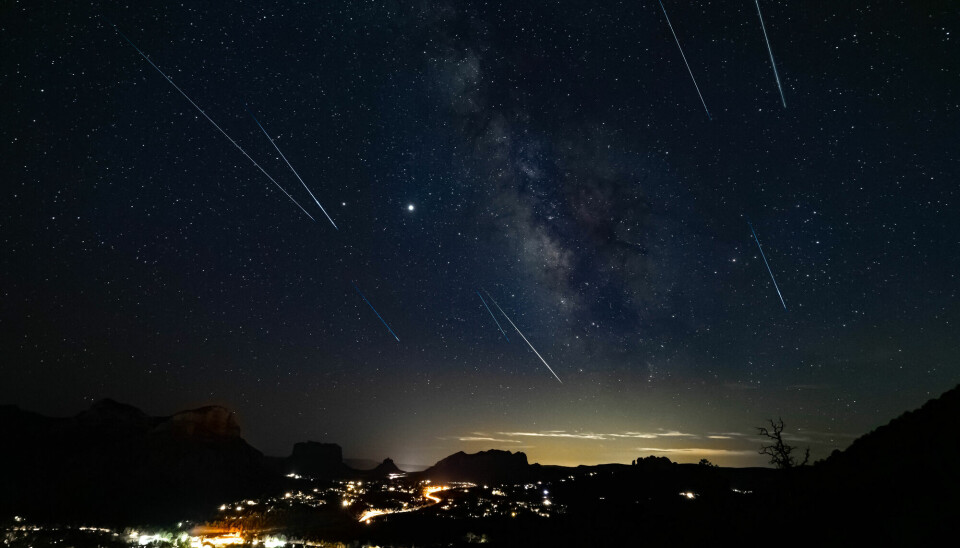 Massevis av stjerneskudd over Arizona. Dette er perseidene i 2020.