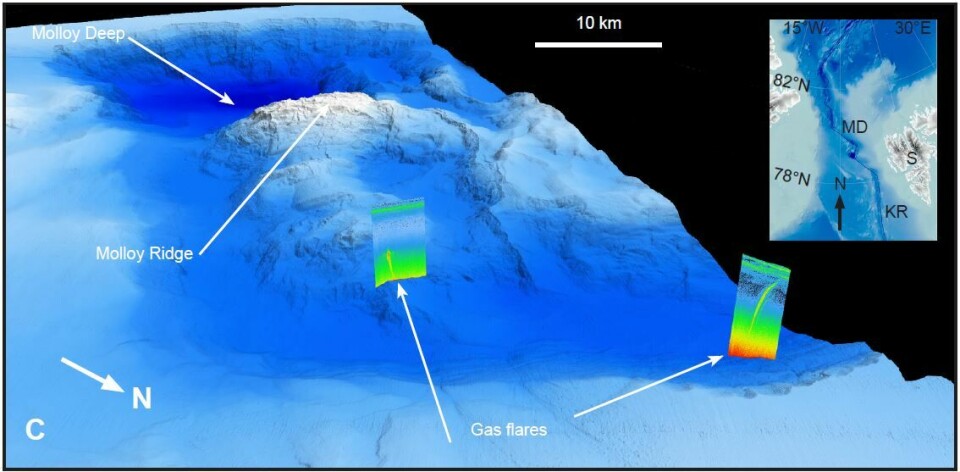 Gass-søyler i Molloydypet. Gass-søylen til høyre er over 3.300 meter høy. Den kommer fra cirka 3.900 meters dyp.