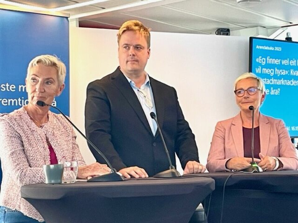 Boligpolitikk ble diskutert under Arendalsuka i år. Her hører (fra venstre) LO-leder Peggy Hessen Følsvik, Endre Jo Reite i BN-bank og Liv Bortne Ulriksen i Sparebank1 på ny forskning om det vanskelige boligmarkedet.