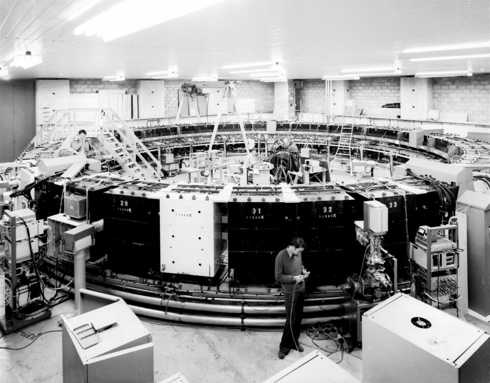 Det samme eksperimentet har vært gjort flere forskjellige steder med forskjellig utstyr. Her er eksperimentet med lignende magnet ved CERN i 1974.