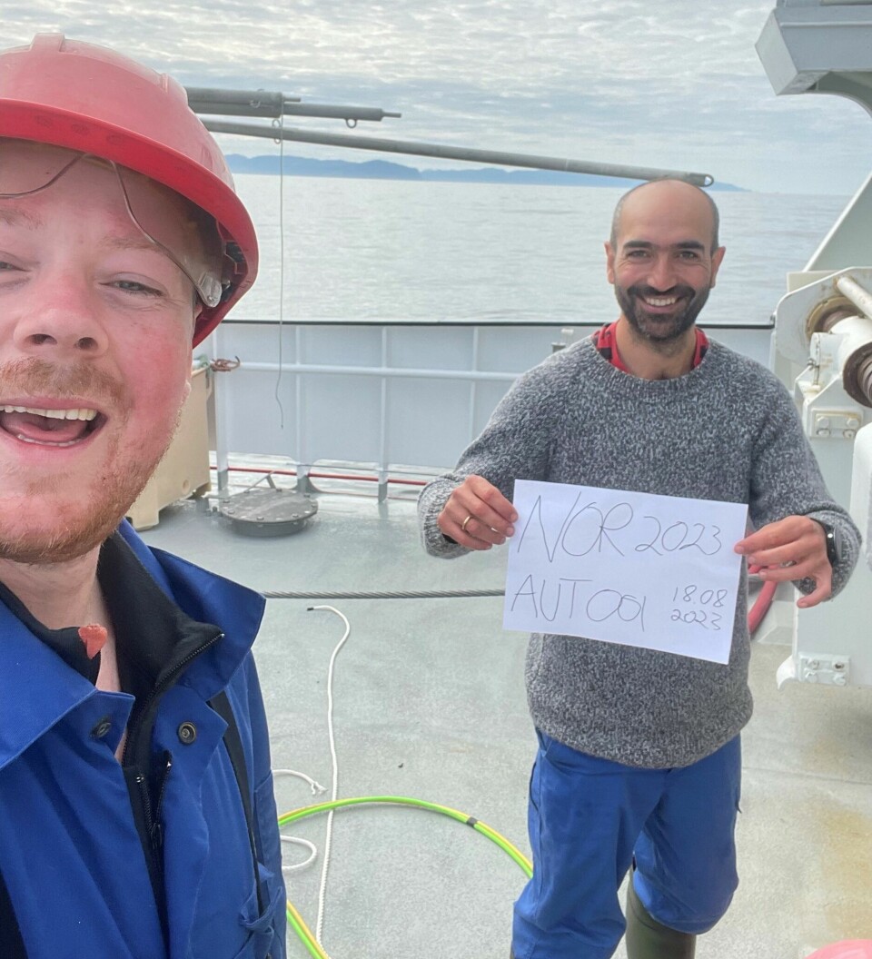 Hermann Pettersen (Norwegian Directorate of Fisheries) and Manu Sistiaga (Institute of Marine Research) with the authorisation code for the first bluefin tuna transfer.