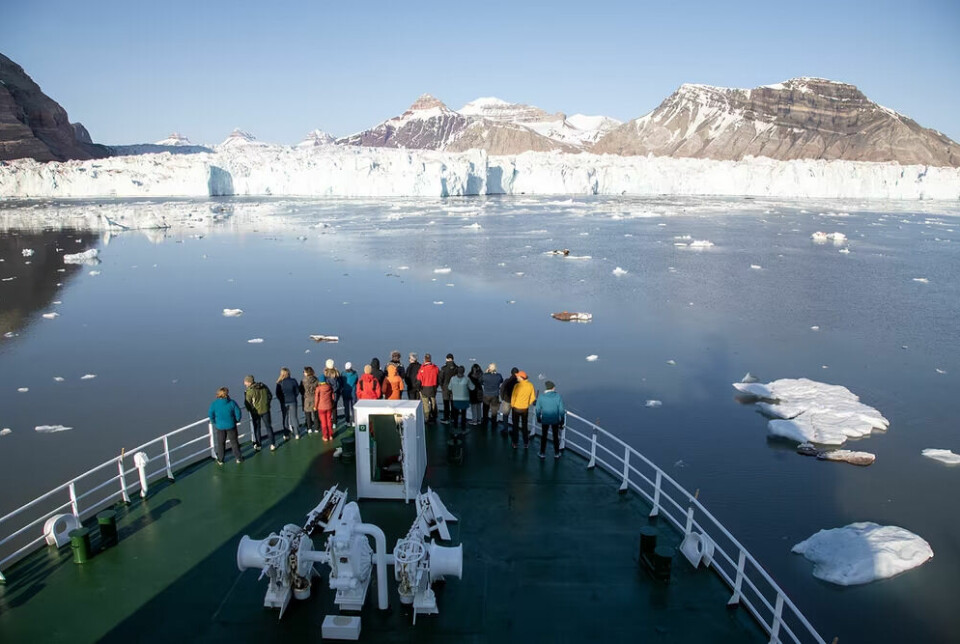 Forskarar i baugen på UiT sitt forskingsskip «Helmer Hanssen» under Outrech-toktet til Svalbard i 2023. Lanteigne sitt føredrag vart tatt opp her.