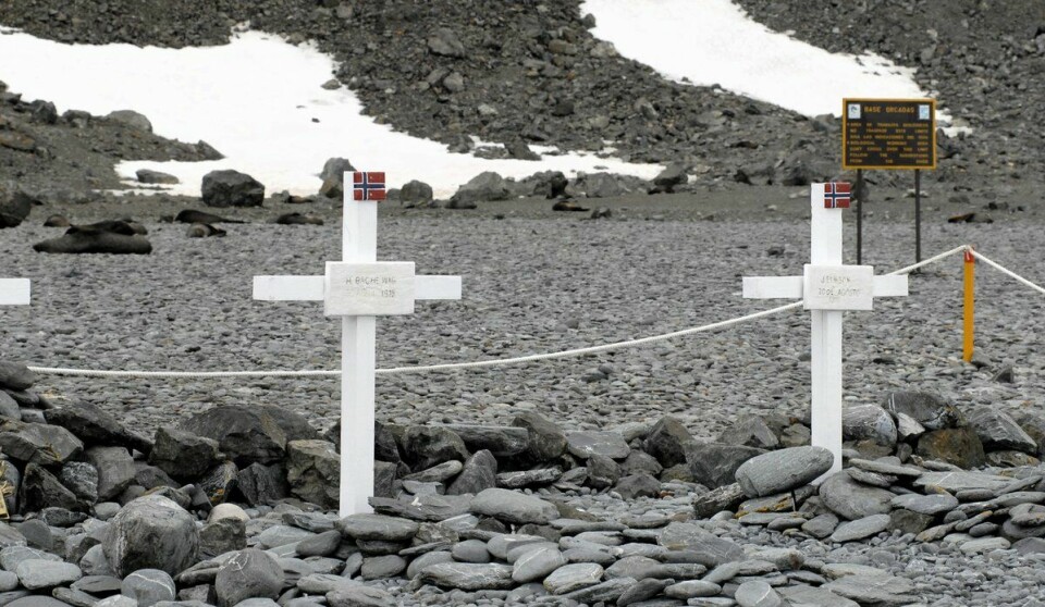 Norske graver på Laurie Island.