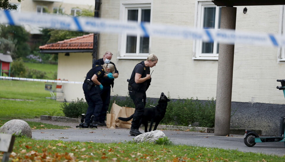 Svensk politi jobber der en tilfeldig mann ble drept i en trappeoppgang i Uppsala tirsdag.