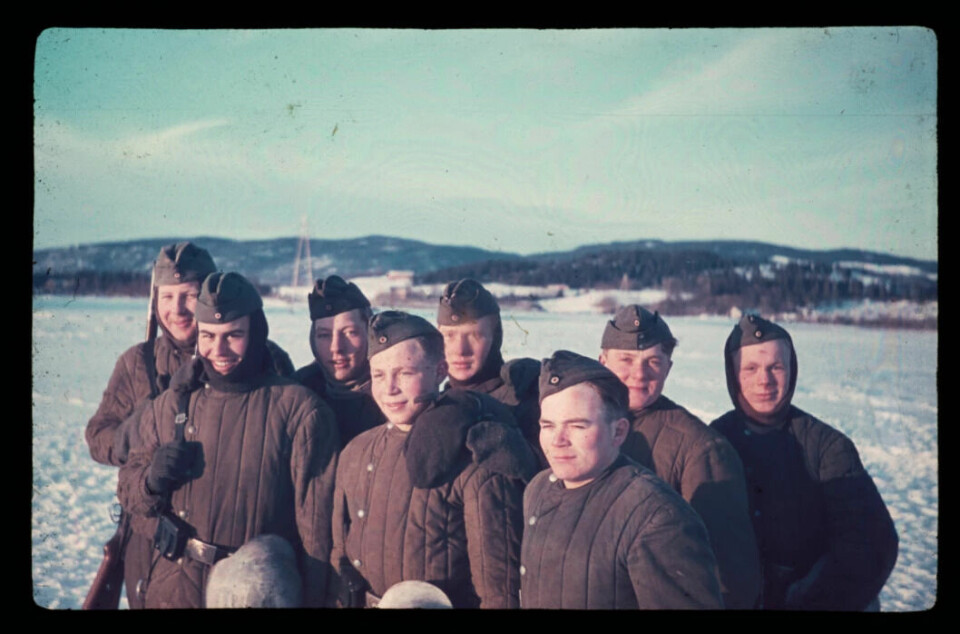 Dette fotografiet av tyske soldater er tatt i Grong i Trøndelag. Fotograf er Franz-Josef Tintrop, som selv var tysk soldat i Norge. På det meste var det trolig over 300.000 tyske soldater her i landet.