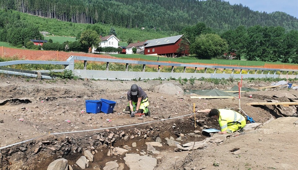 Arkeologene i full sving med å grave seg ned til gudehovet.