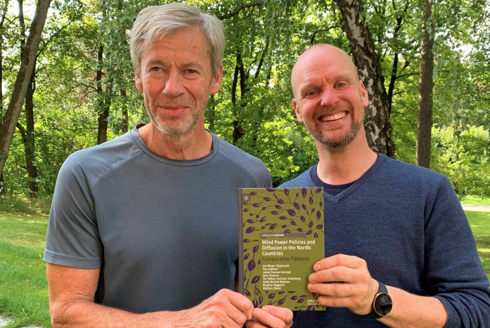 FNI research professors Jon Birger Skjærseth and Tor Håkon J. Inderberg with their new book.