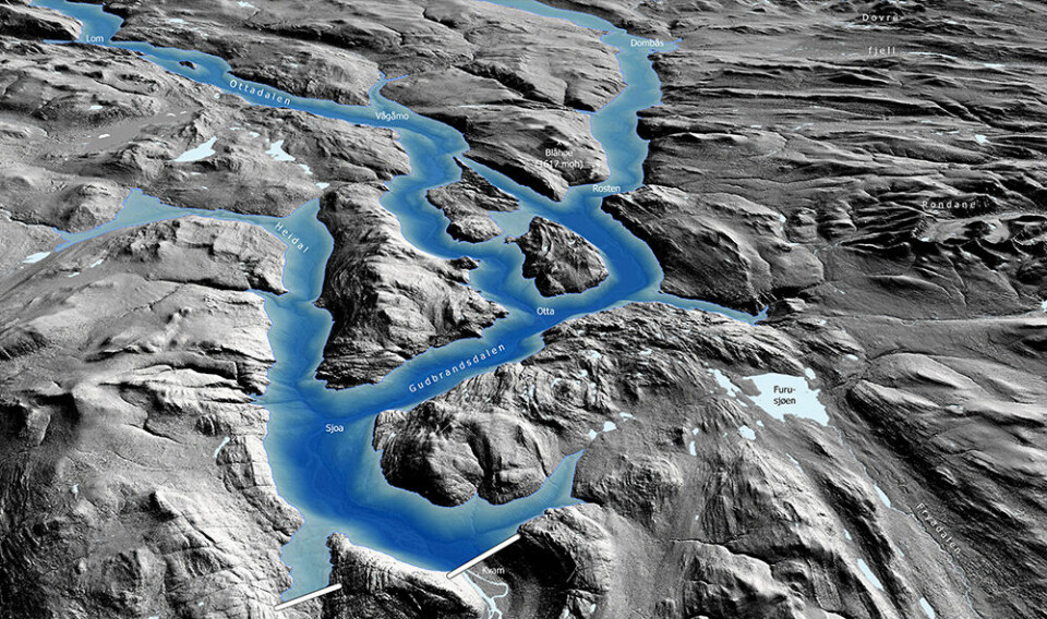 Skråbilde av Store Dølasjø, sett frå sør. Sjøen var demt i sør av isbrerestar ved Teigkampen i Kvam (kvite strekar). Utløpet frå sjøen gjekk over Lesjaskog og vidare ned Romsdalen. Store Dølasjø er datert i det nye forskingsarbeidet og eksisterte i 300-400 år. Kartlegginga av sjøen er basert på detaljerte laserskanna høgdemodellar av landskapet, i kombinasjon med feltobservasjonar.