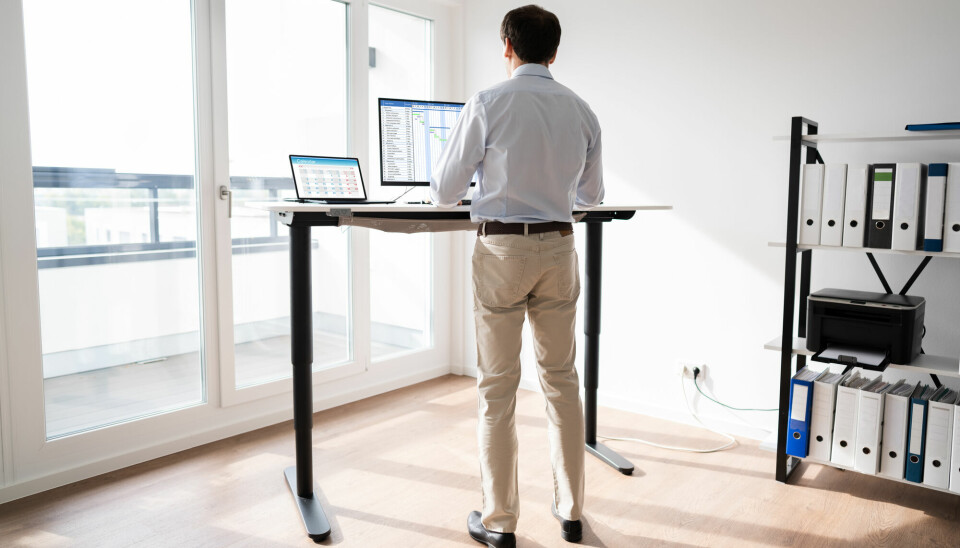 Er det bedre å stå på kontoret enn å sitte?