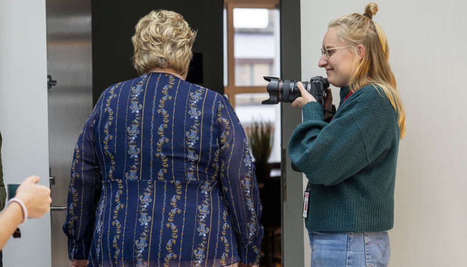 Høyre-leder Erna Solberg intervjues om avsløringene av ektemannen Sindre Finnes' aksjehandler. Intervjuet finner sted i Høyres Hus i Oslo torsdag.
