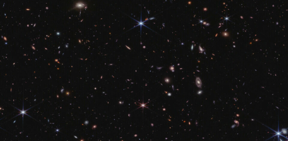 Dette er et utdrag fra et såkalt deep field-bilde fra James Webb. Her vises svært mange galakser - hvor noen er svært gamle - som kanskje stammer fra under en milliard år etter Big Bang.