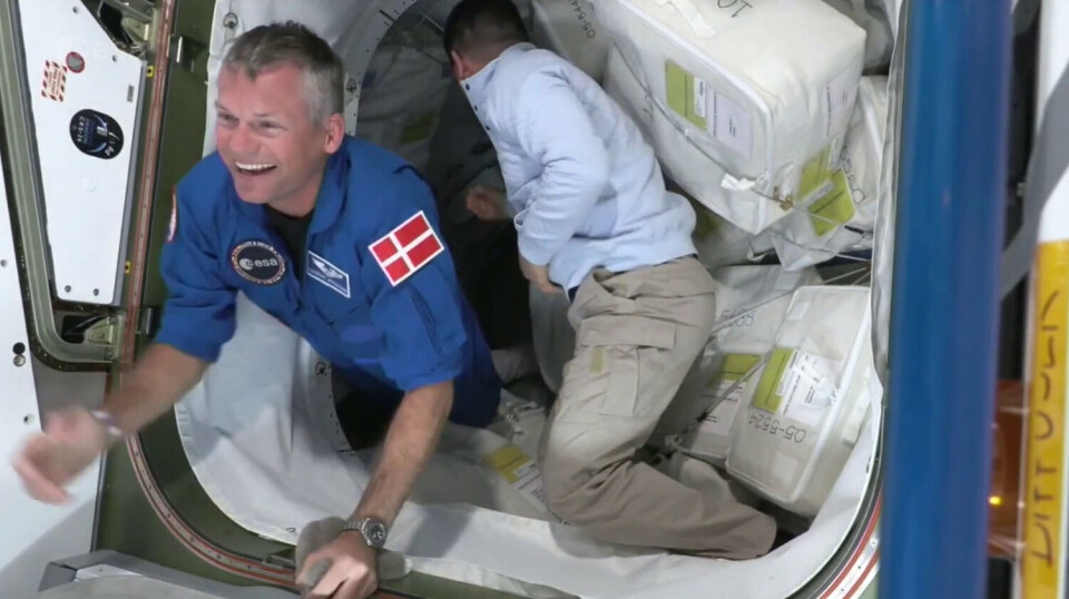 Astronaut Andreas Mogensen ankommer romstasjonen.