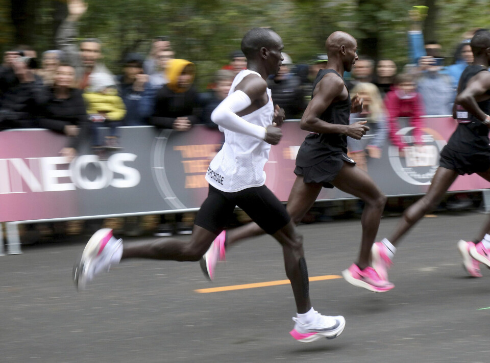 Many new world records in long-distance running have been set by runners using the new generation of running shoes.
