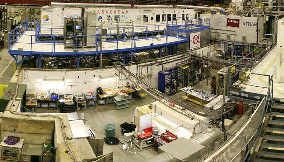 Bildet viser innsiden av den såkalte Antimatter-Factory ved CERN. Her kan du se deler av flere eksperimenter, samt noe av maskineriet som faktisk produserer antipartikler.