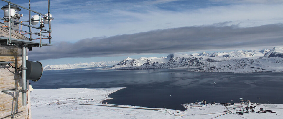 Utsikt over Ny-Ålesund, sett fra Zeppelinobservatoriet på Svalbard.