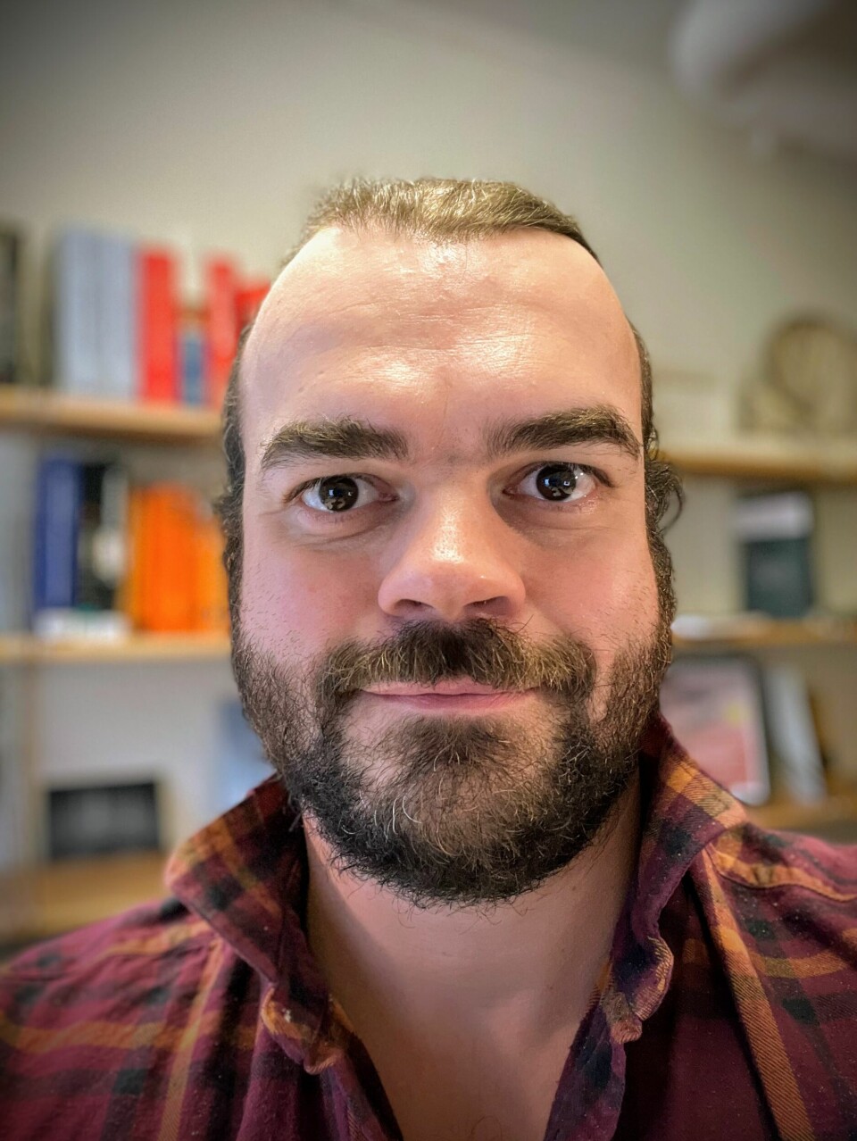 Bastian Fromm er forsker ved UiT Norges arktiske universitet og leder en forskningsgruppe ved Norges arktiske universitetsmuseum.