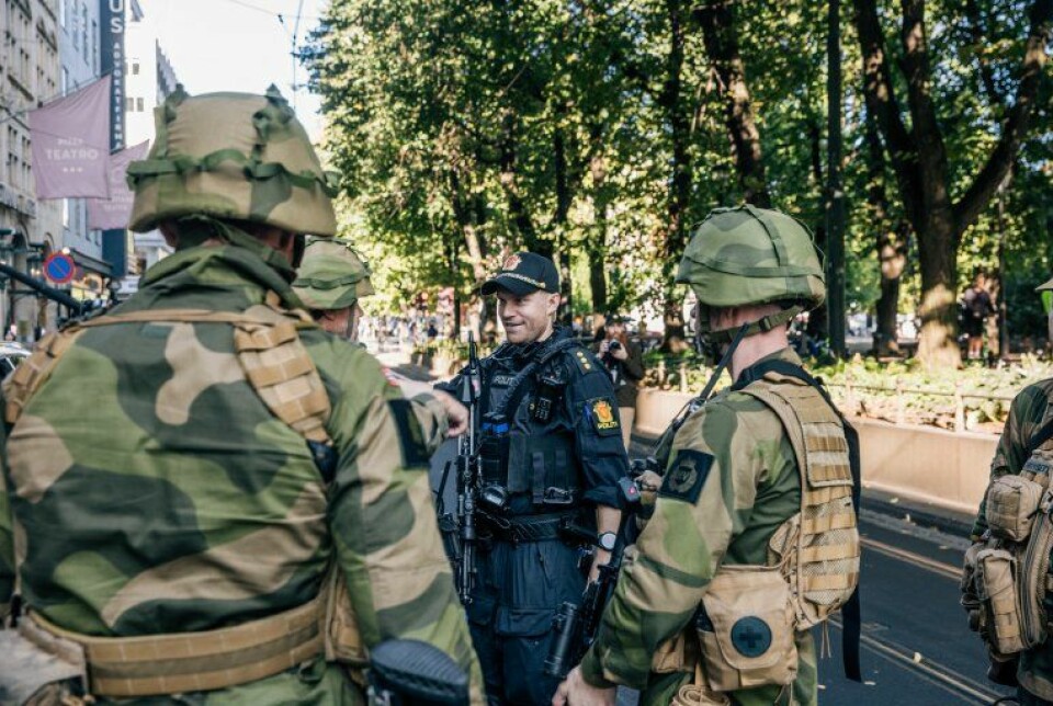 Heimevernssoldater satte sitt preg på Oslo under øvelsen i september. Her øver de med politiet for å sikre området rundt Stortinget.