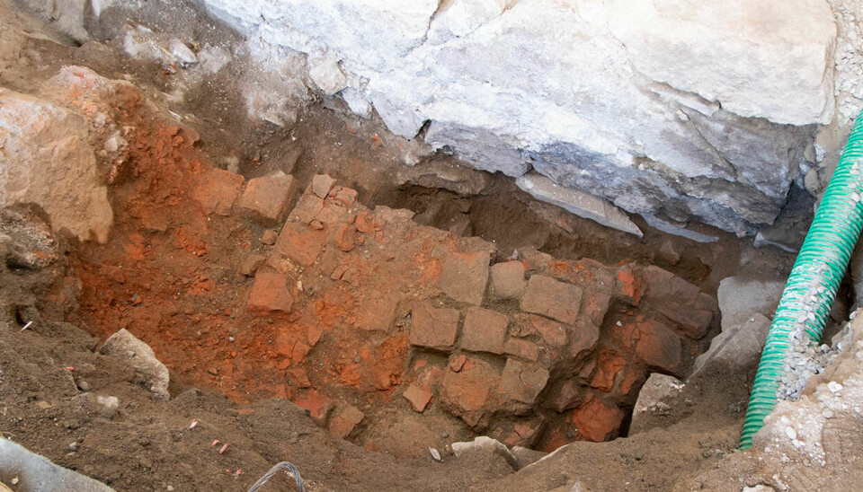 Denne teglsteinsmuren ble funnet i 2022 og datert til år 1261 +/- 60 år.