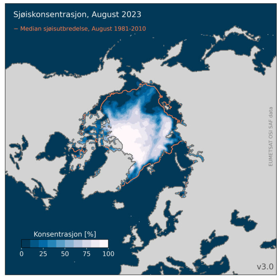 Arktis sjøiskonsentrasjon for august 2023. Den oransje konturen representerer isutbredelsen for normalperioden 1981-2010.