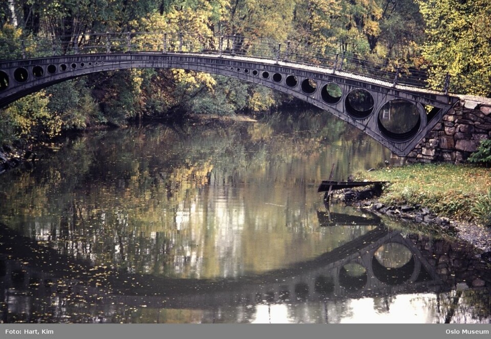 Løkke bro i Sandvika er Norges første støpejernsbro. Den ble levert av Bærums verk i 1829.