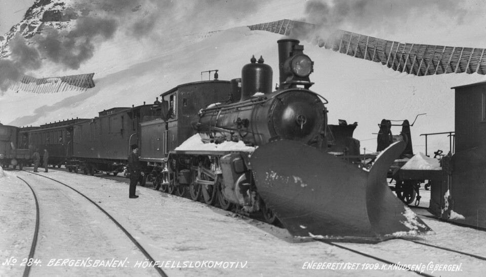 Lokomotivet er motivet på mange av Knudsens fotografier.
