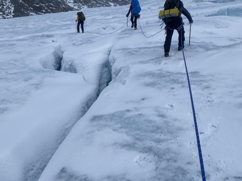 Feltarbeid ved Rembesdalskåka, en brearm til Hardangerjøkulen.