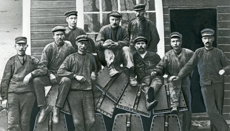 Like før nyttår 1906 fikk arbeiderne presentert et blymerke de skulle ha hengende rundt halsen på arbeid. Dette, som de kalte «slavemerket», ble dråpen som fikk begeret til å flyte over.
